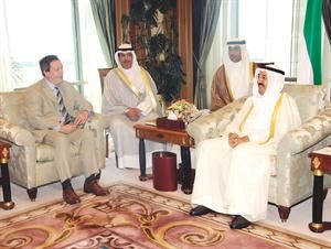 صاحب السمو مستقبلا السفير فرانك بيكر﻿