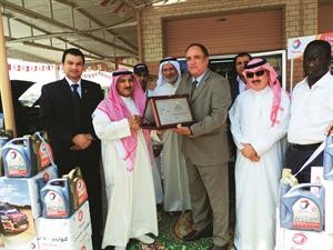 قص شريط افتتاح المهرجان
