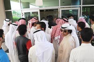 الطلبة في انتظار التصويت﻿