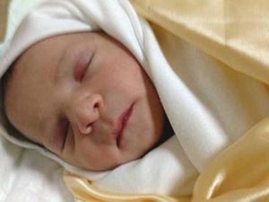 صيدلي سعودي يسمي طفلته «وطن» تيمناً باليوم الوطني