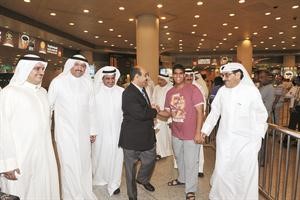 الرئيس الخرافي اثناء عودته مساء امس الاول متين غوزال