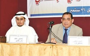 محمد العتيبي ودمصطفى فؤاد خلال الندوة 	متين غوزال﻿