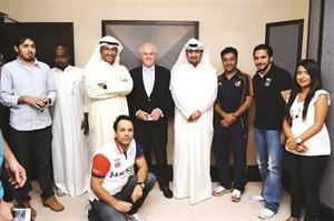 خالد الروضان وطلال الياقوت ومايك مبلتع وفريق القايلة مع رئيس ريال مدريد الاسبق رامون كالديرون	فريال حماد﻿
