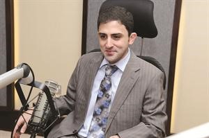 مدير التحرير الزميل محمد الحسيني خلال الحلقة﻿
