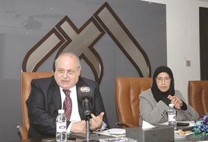 نجاة السويدي ودفريد ليان في المؤتمر الصحافي﻿