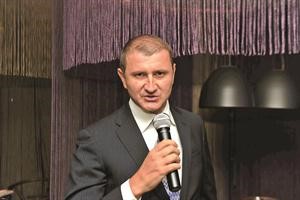 الفيو برنارديني ملقيا كلمته 	هاني عبدالله﻿