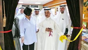 دعبدالرحمن الاحمد خلال افتتاح المعرض﻿