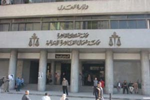 القضاء المصري يبدأ محاكمة قبطي متهم بازدراء الأديان