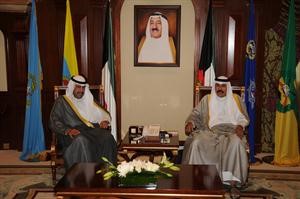 سمو ولي العهد الشيخ نواف الاحمد مستقبلا الشيخ احمد الفهد﻿