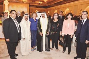الخرافي متوسطا عددا من المدعوين للحفل﻿