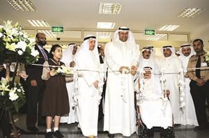 ويقص الشريط ايذانا بالافتتاح
