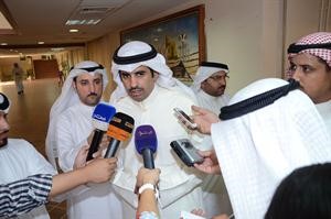 النائب مخالد الطاحوس متحدثا للصحافيين﻿