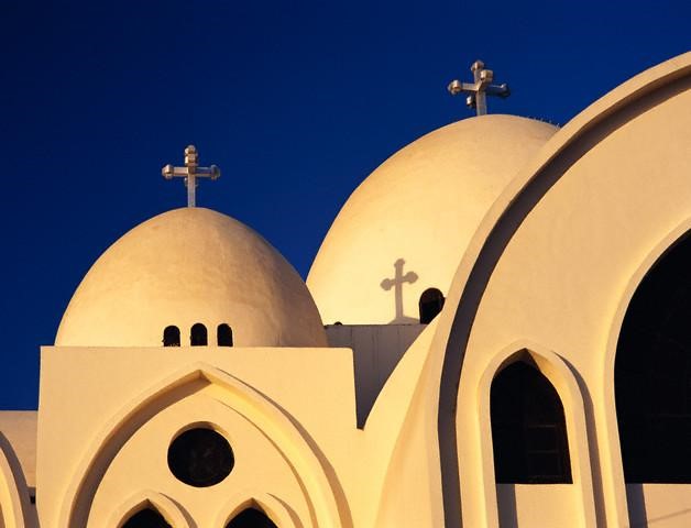 تنصيب أول كاهنة إنجليكانية بالإمارات صباح الجمعة