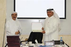 تكريم احد الموظفين﻿