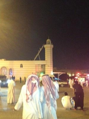 مواطنون تابعوا الحادث من ساحة المسجد