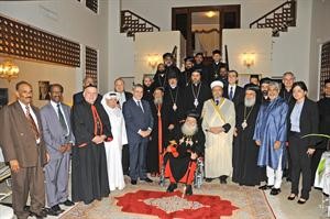 البطريرك اغناطيوس مع الشيخ صلاح ارقدان وسفراء لبنان والهند والعراق وعدد من الحضور
