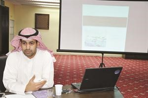 عادل العميري يعرض مشروع المهندسين لتنظيم التخييم الموسمي﻿