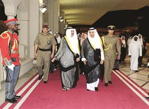 الشيخ احمد الحمود في مقدمة مستقبلي سمو رئيس الوزراء لدى عودته امس