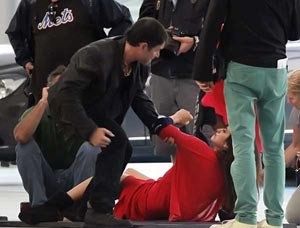 بالصور.. بينيلوبي كروز تتعرض للضرب والتعري