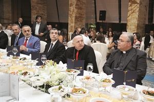 الحاج حسان حوحو وضيوفه في الاحتفال﻿