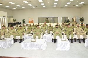 جانب من المشاركين في دورة المشاة التاسيسية لضباط الحرس
