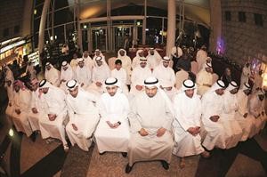  الحضور متابعا