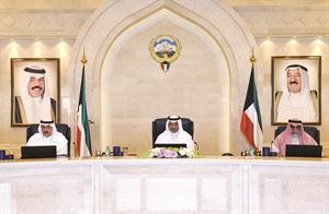 سمو رئيس الوزراء الشيخ جابر المبارك مترئسا جلسة مجلس الوزراء بحضور الشيخ احمد الحمود والشيخ احمد الخالد
