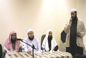 ايمن الكبير مستضيفا شيوخا من السعودية والكويت ضمن محاضرات مركز طيبة ببريطانيا
