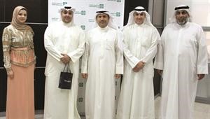 الفوزان يتوسط المشاركين في البرنامج بحضور الصرعاوي والخليفي 	﻿
