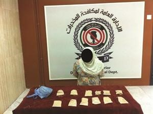 الوافدة الاسيوية وامامها المضبوطات﻿
