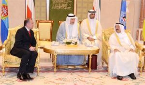 صاحب السمو الامير الشيخ صباح الاحمد مستقبلا سفير مقدونيا﻿