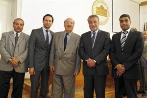 الديبلوماسي احمد اليوسف مع عدد من الديبلوماسيين﻿