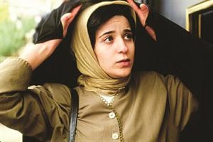 مشهد من فيلم الذهب القرمزي