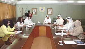 يوسف الحمد خلال الاجتماع﻿