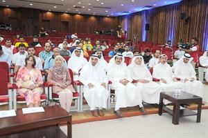 عدد من الوكلاء والموجهين بـ التربية يتقدمون الحضور﻿