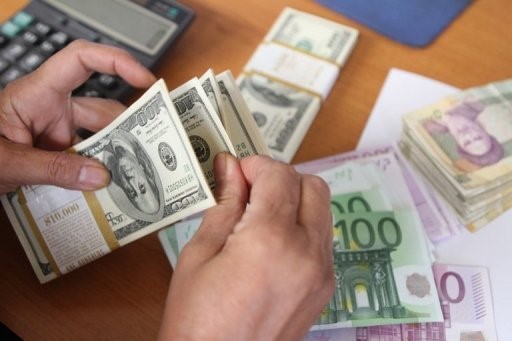 احتجاجات وصدامات مع الشرطة في طهران بسبب انهيار العملة