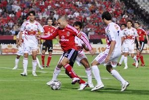 مهاجم الاهلي عماد متعب تنتظره عقوبة لغيابه عن التدريبات