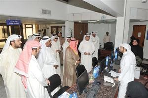 الشيخ دابراهيم الدعيج خلال جولته في الحكومة مول في جابر العلي﻿