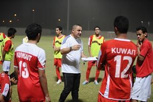 احمد حيدر يوجه اللاعبين في احد التدريبات السابقة	هاني الشمري﻿