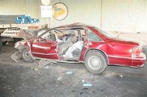 السيارة وقد تهشمت بفعل الحادث﻿