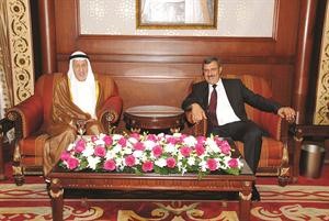 عبدالعزيز العدساني مستقبلا عبدالقادر الزقلي
