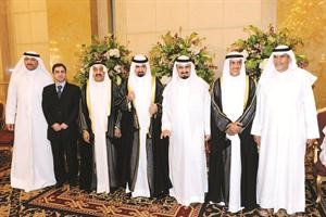 الزميلان محمد الحسيني وحسين الرمضان يباركان﻿