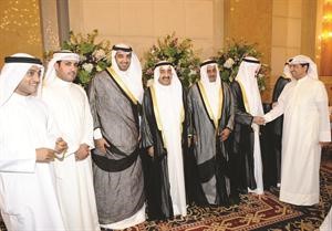 ﻿الشيخ محمد العبدالله ووليد الخشتي يقدمان التهاني﻿