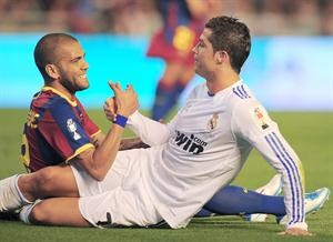 النجم البرتغالي رونالدو سيعاني من دفاع البرشا