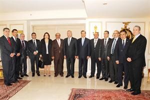 الرئيس اللبناني خلال لقائه السفراء العرب لدى الارجنتين
