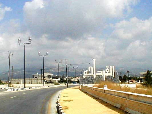 المعارضة: التوتر مستمر في القرداحة.. والشبيحة يختطفون بنات العائلات المنتفضة ضد الأسد 