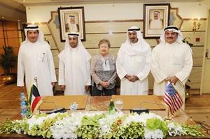 الشيخ دمحمد الصباح ودنايف الحجرف وديوسف الابراهيم وفيصل المطوع بعد توقيع الاتفاقية	هاني عبدالله﻿