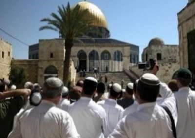 مستوطنون متطرفون يقتحمون الأقصى مجدداً تحت حراسة شرطة الاحتلال