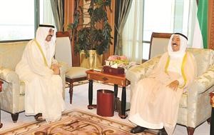 صاحب السمو الامير الشيخ صباح الاحمد خلال لقائه جاسم الخرافي﻿