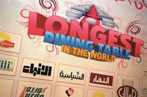 مهرجان أطول مائدة في العالم بسوق شرق الجمعة